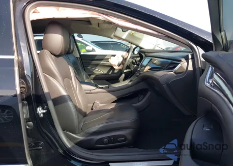 2017 Buick Lacrosse Essence z USA, uszkodzony, nr VIN 1G4ZP5SS4HU183028